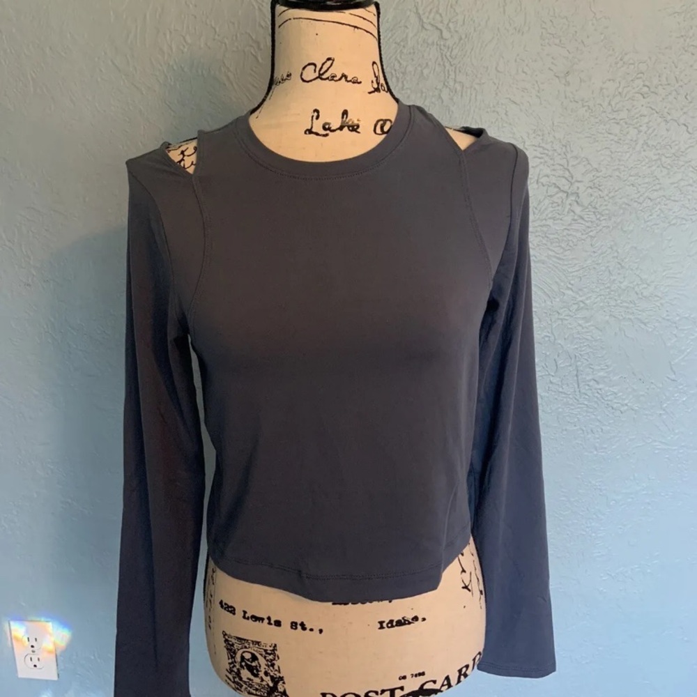 Tight Fit Sporty Cold Shoulder Crop Top